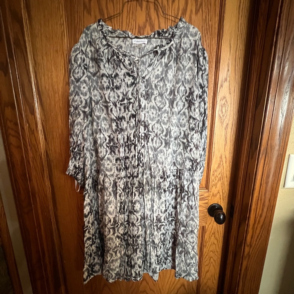 Calvin Klein Plus Size Stylish Black and White Patterned Dress - Size 22